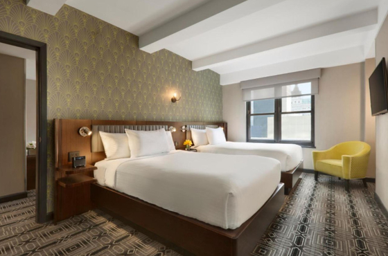قیمت خوب Rubber Wood Hotel Bedroom Furniture Set High Density Foam آنلاین