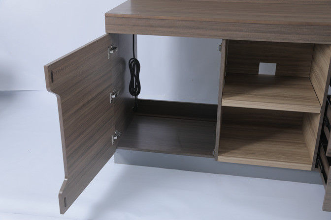 اتاق خواب مدرن سفارشی پانل تلویزیون خطی گسترده و کابینت میز برای هتل هیلتون 4